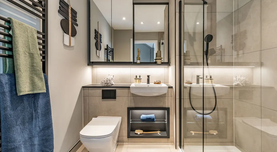 North Gate Park Plot 2 The Ash SH Family Bathroom