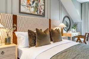 North Gate Park - Plot 2 The Ash - Principal bedroom headboard