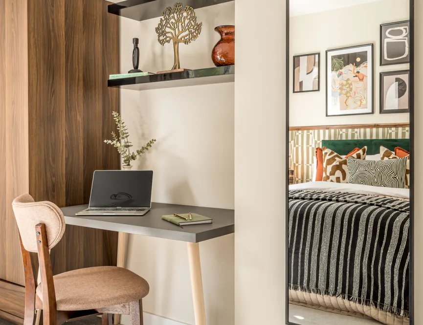 North Gate Park - Show apartment bedroom mirror shot